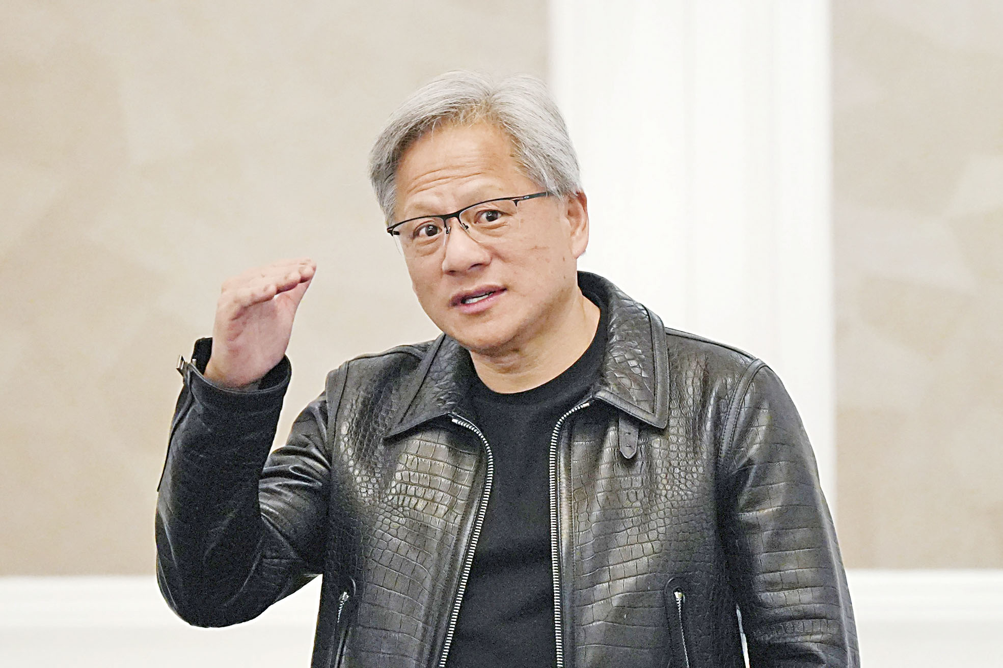 英偉達行政總裁黃仁勳隨同特朗普總統訪問中國，希望為英偉達在華銷售芯片大規模解禁。美聯社