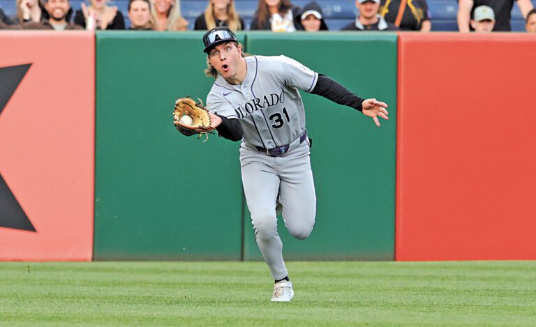 外野無助殺雙殺   13年來首現MLB
