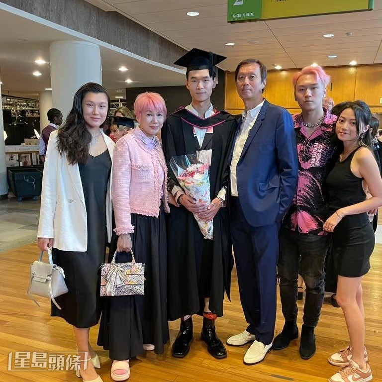 Dave大學畢業,全家自然出席見證這一重要時刻。