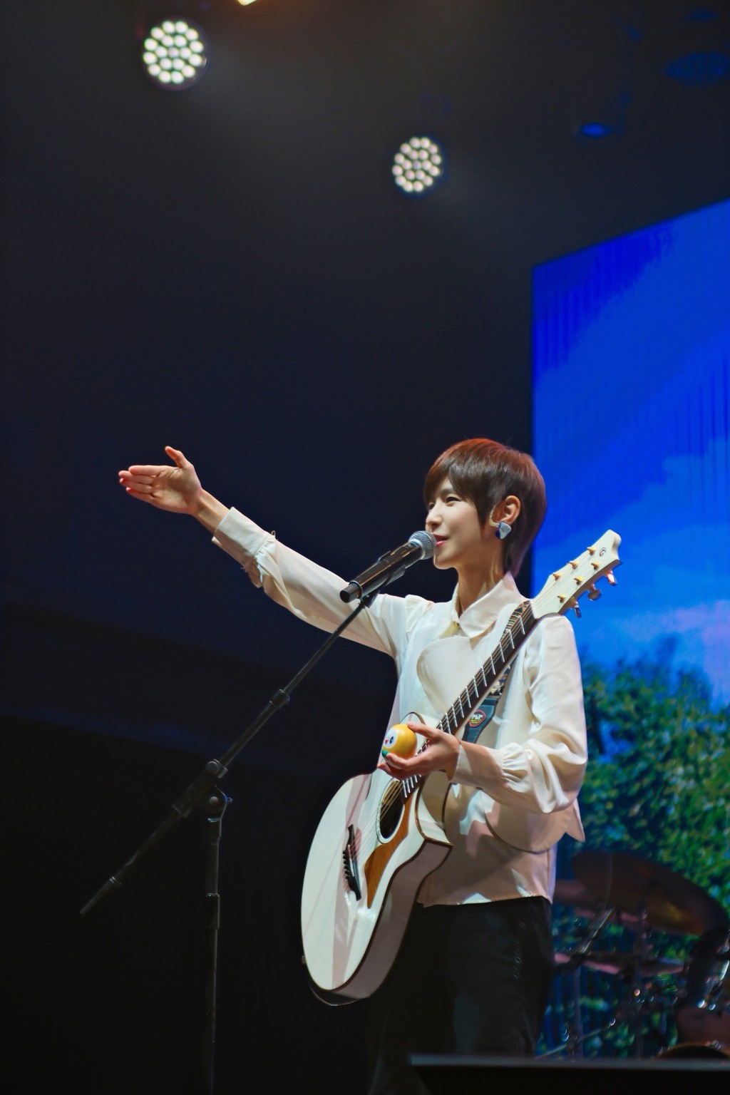 北京站演唱會尾聲，歌迷大喊「生日快樂」，提前為5月14日生日的魏嘉瑩慶祝。