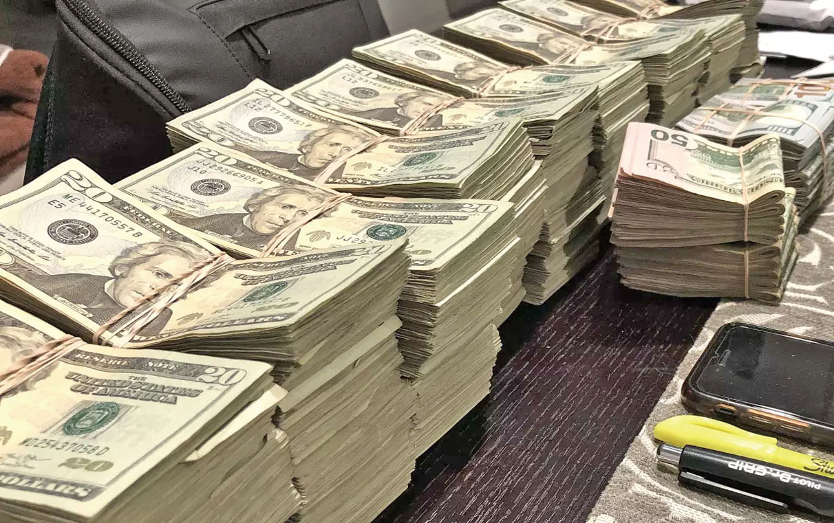 警方從許品賢的大麻店查獲到的現金。加州總檢察長辦公室
