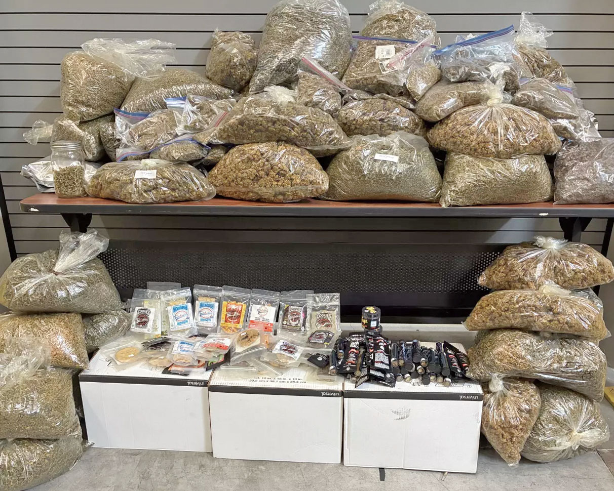 警方查獲大麻及相關用具。加州總檢察長辦公室