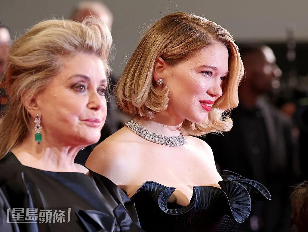 法國影星嘉芙蓮丹露與Lea Seydoux一同現身,為競賽片《Gentle Monster》宣傳。