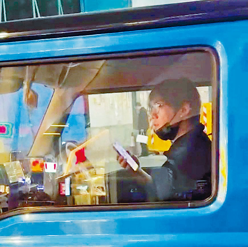 ■姜濤去年底撞車後轉?日本四 驅車。