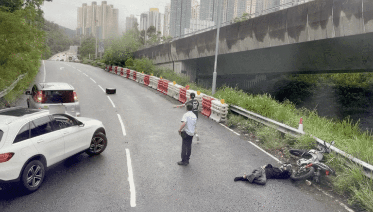 將軍澳隧道公路發生私家車與電單車碰撞意外 鐵騎士受傷送院
