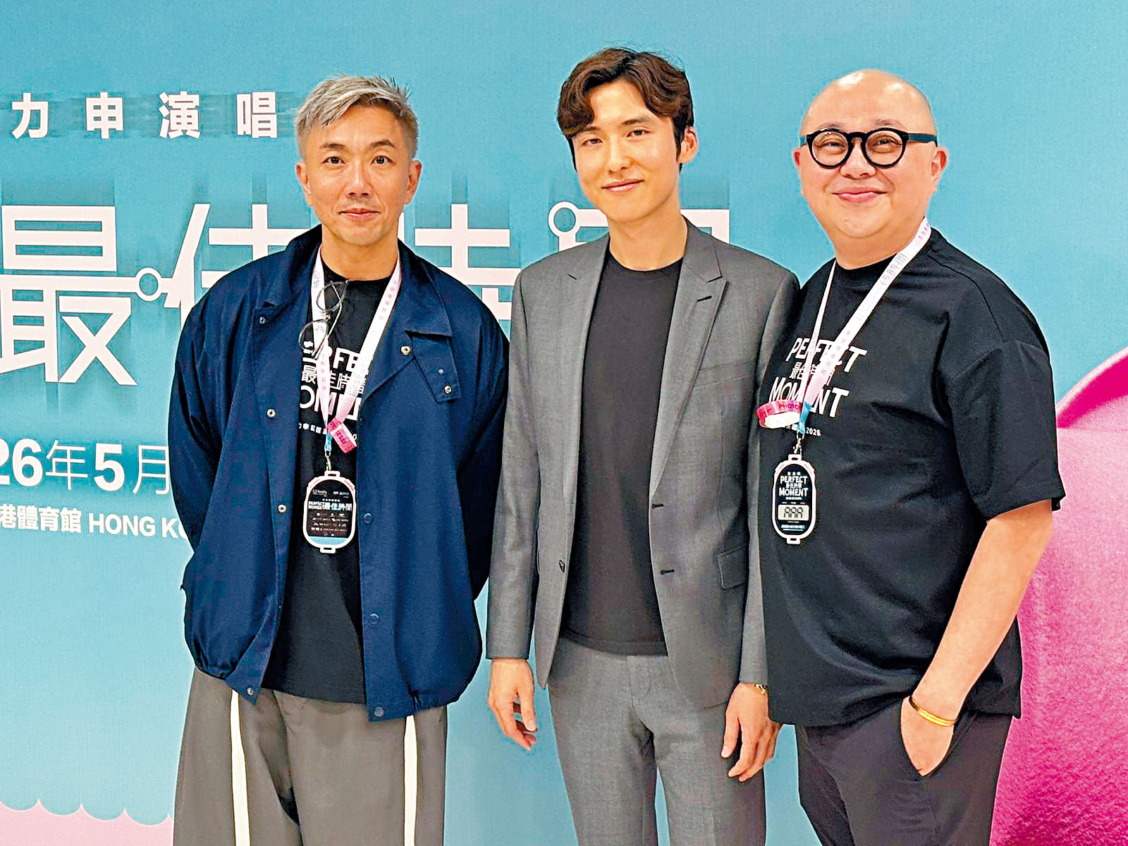 星島新聞集團主席蔡加讚(中)力撐小方演出,與林盛斌(右)及劉浩龍合照。