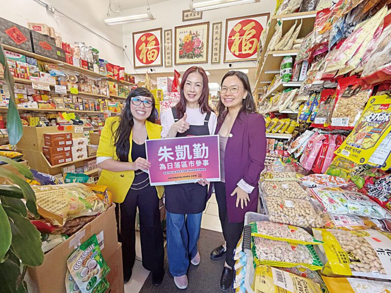 第4區市參事候選人朱凱勤(左)與第11區市參事陳小焱(右)走訪日落區Noriega街多家商戶，交流關注議題。記者蘇婕雅攝