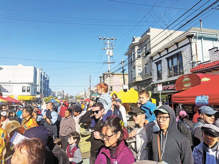 「最愛列治文夜市」吸引千計民眾熱情參與。譚靖提供