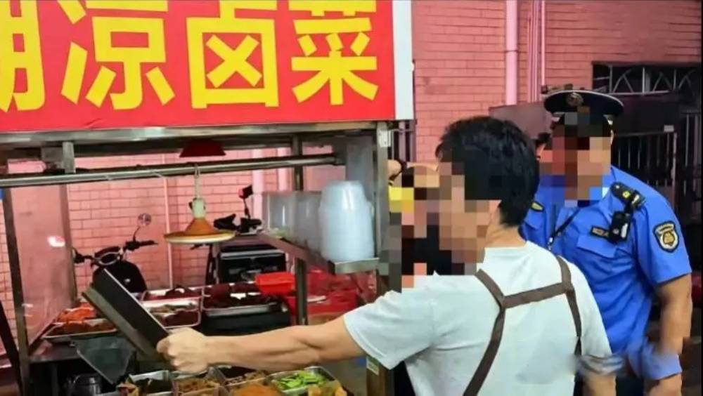 深圳攤販持菜刀威脅執法人員 因阻礙公務被處行政拘留