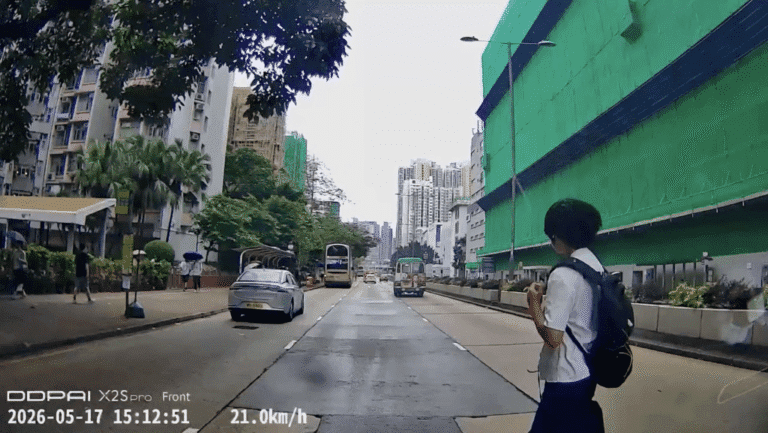 長沙灣巴士迷拍攝活動 少年橫越馬路遭私家車撞倒