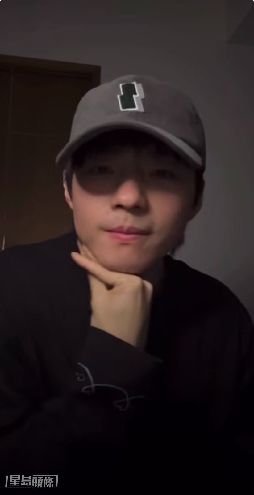 Ian與Hellosss輕鬆談笑,分享意大利之旅的見聞。