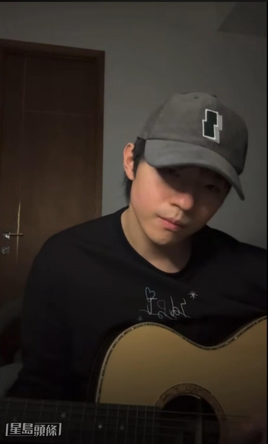 直播期間Ian創作靈感湧現,即席哼出幾句旋律。