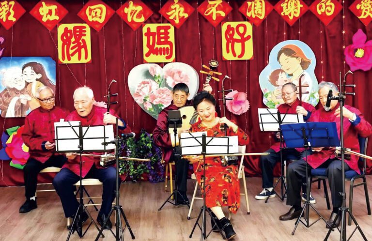 器樂合奏表演。