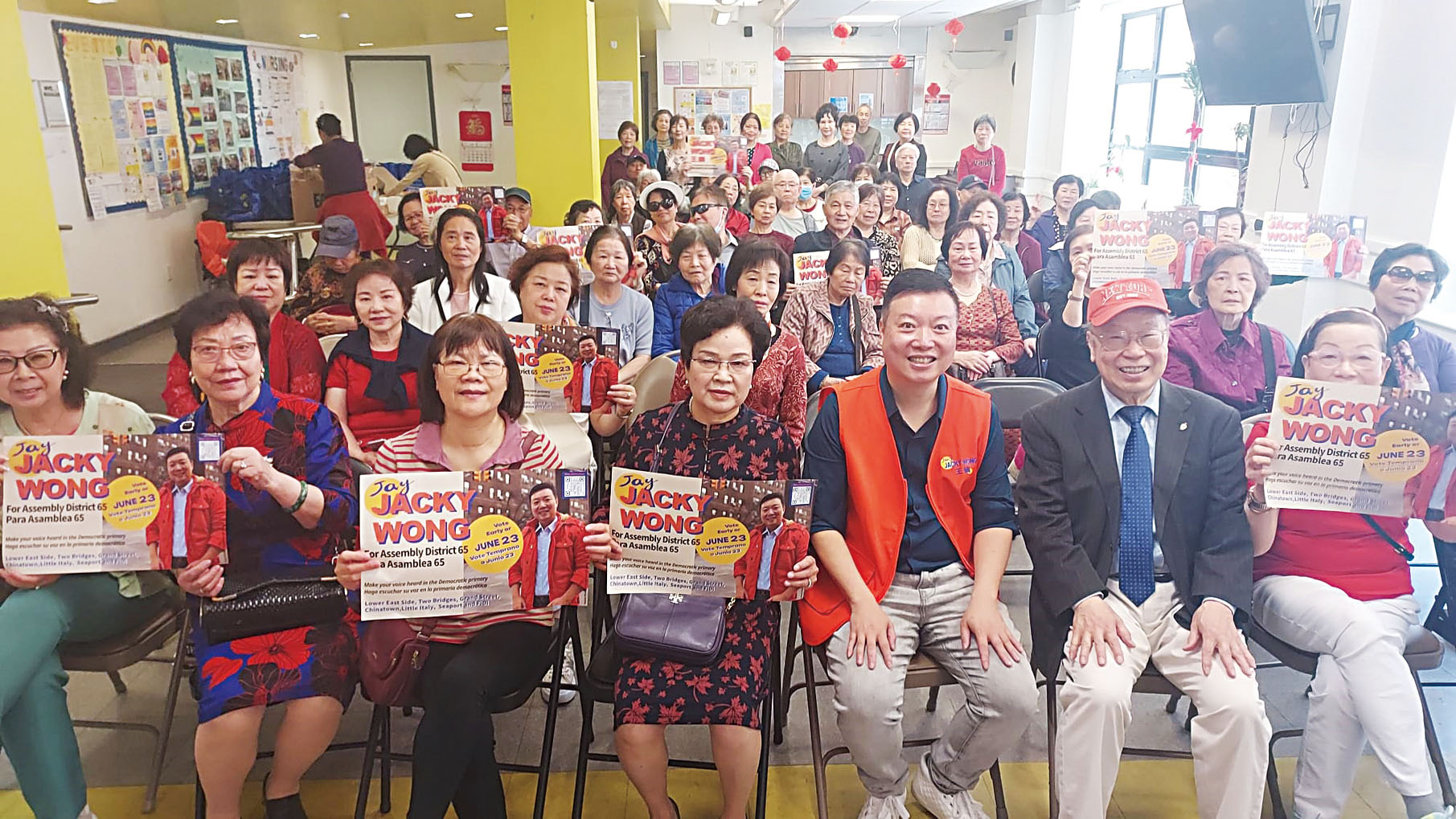 近百名尼克村居民支持王鏑競選65區眾議員。主辦方提供