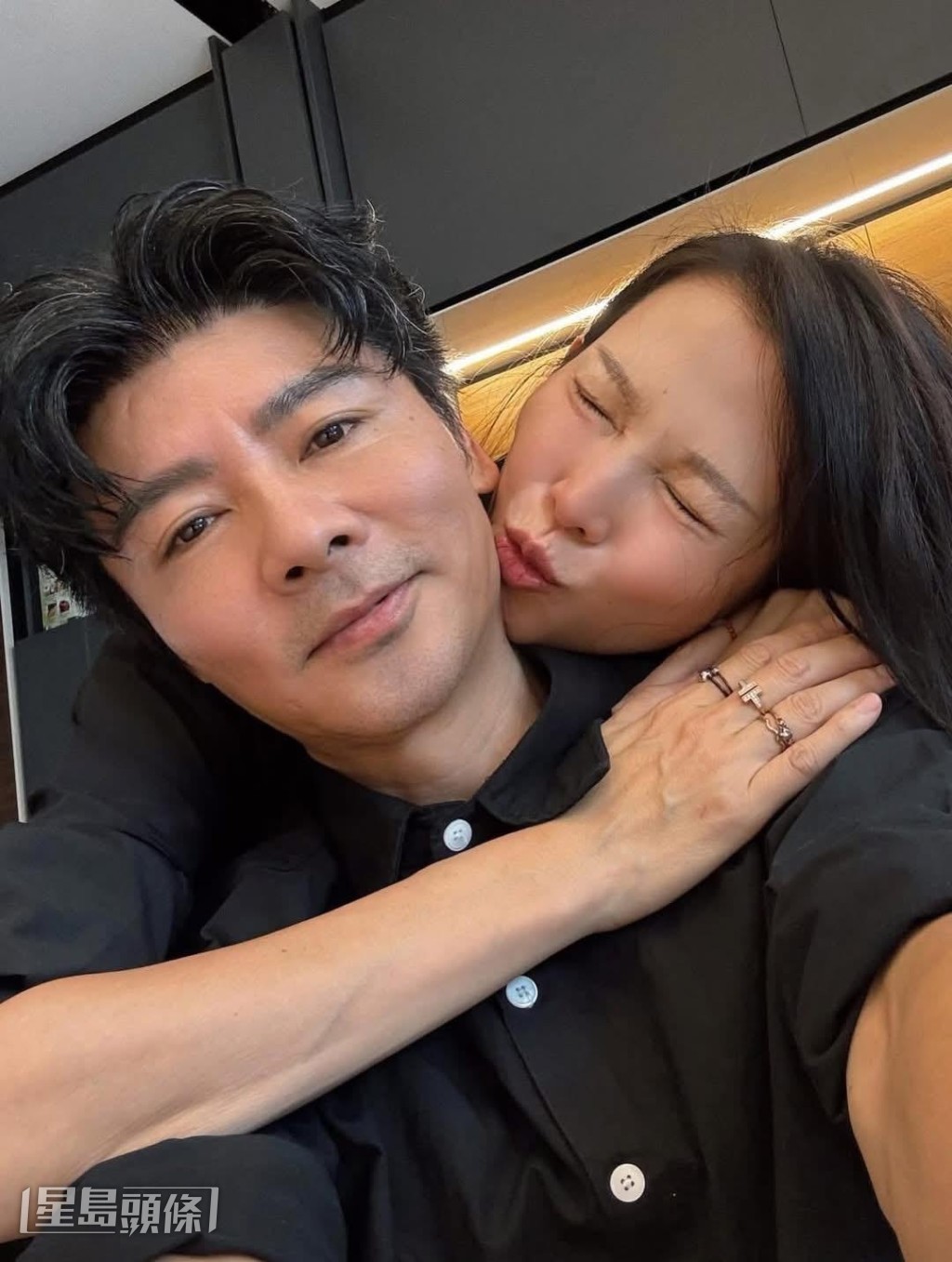 5月19日是張晉的52歲生日,蔡少芬在社交平台分享多張甜蜜合照為丈夫慶生。