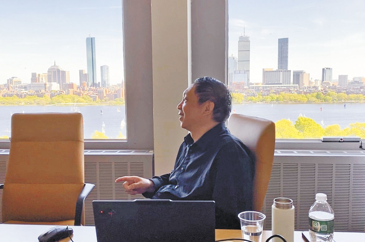 鄒振東教授在MIT演講中。