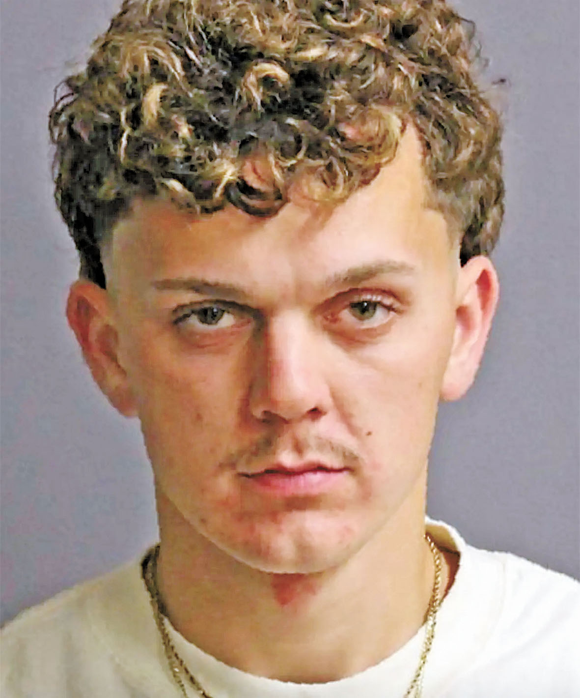 吉洛納醉酒開車前往警局，接涉酒駕被捕友人。 蒙哥馬利縣治安官辦公室