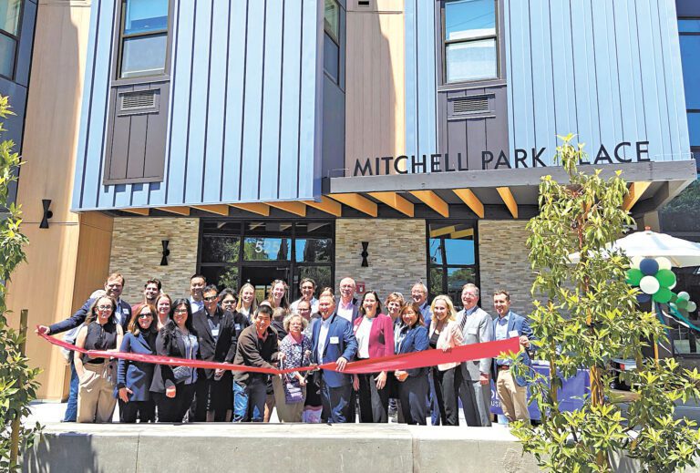 聖他克拉縣和波市官員、開發商及夥伴單位共同慶祝可負擔房Mitchell Park Place在波羅阿多落成。聖他克拉縣