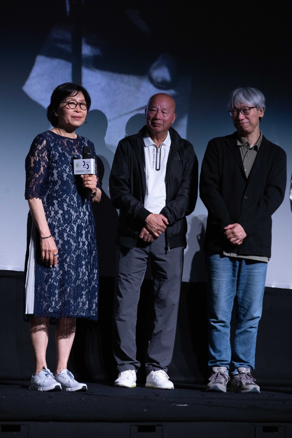 龍剛導演的胞妹龍靜冰（中），與劉家榮（左）、陳慶嘉（右）於活動後合影。