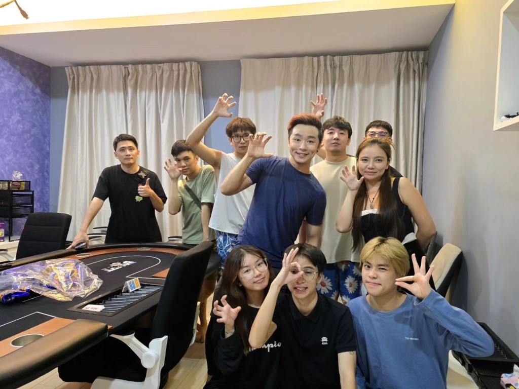 王鄭浚仁在音樂教學方面擁有不少學生。
