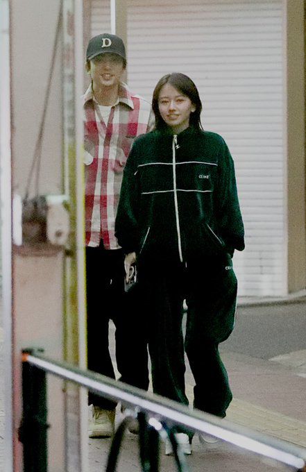伊藤健太郎的前女友為女演員山本舞香。