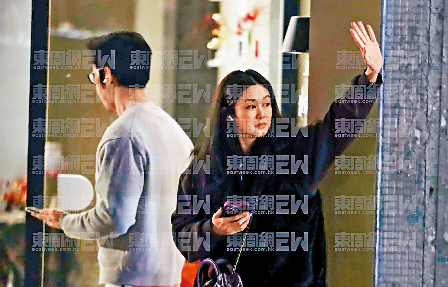 香香下巴呈現離奇「中分」凹陷狀態。 《東周刊》圖片