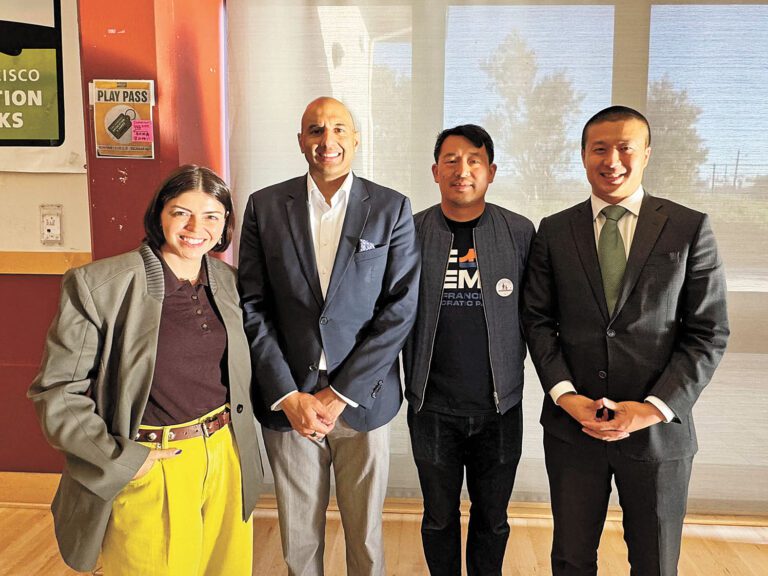 左起：三藩市教育委員會副主席海梅胡玲、教委古普塔、西區家庭民主俱樂部活動副主席關達民及第四區市參事王兆倫出席教育論壇，討論公校制度未來發展。王兆倫辦公室提供
