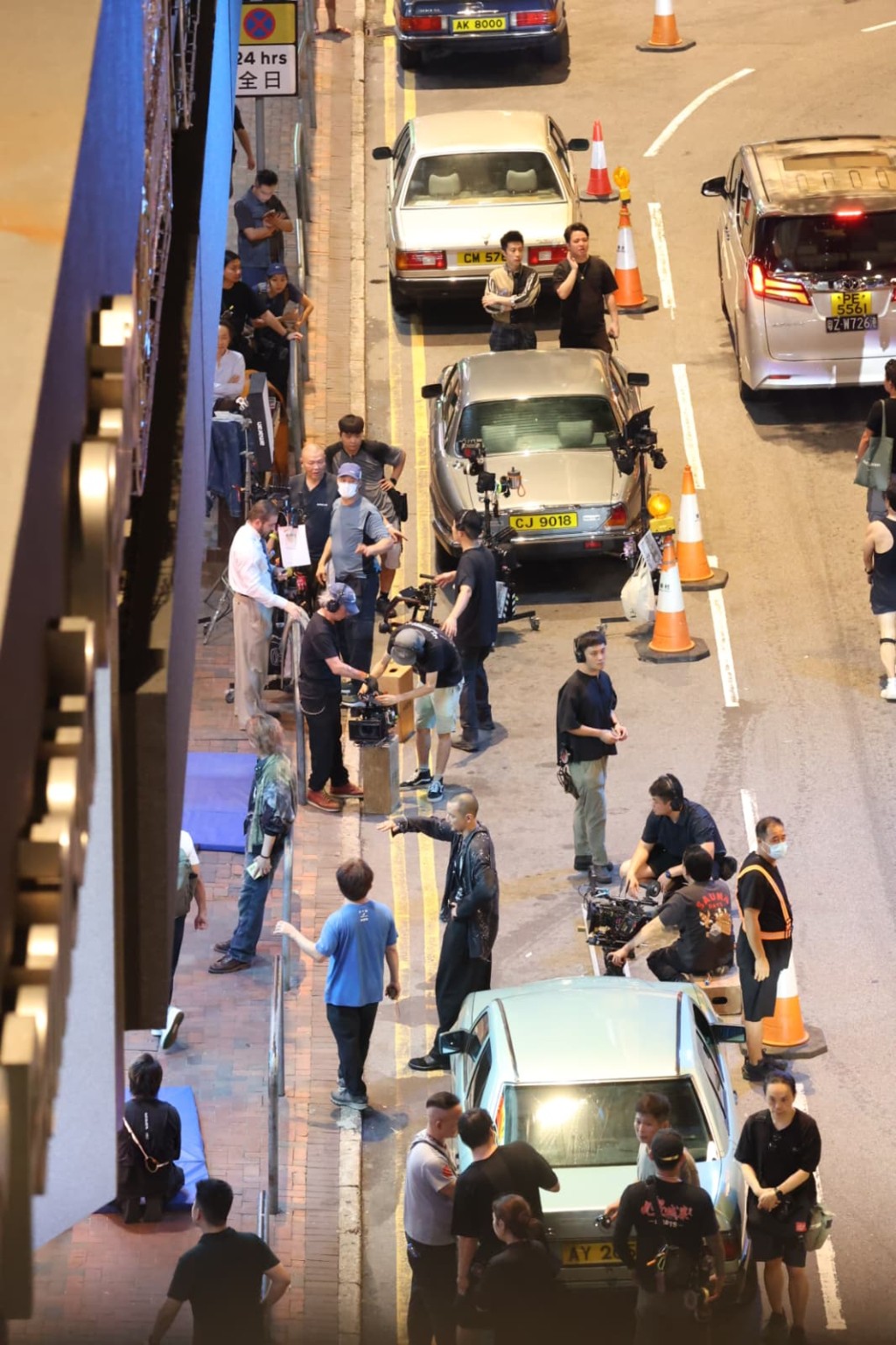 劇組在尖東封街進行拍攝。