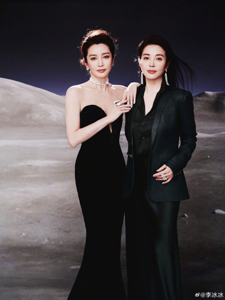 李冰冰（左）與妹妹李雪（右）在工作和生活上密不可分。網上圖片