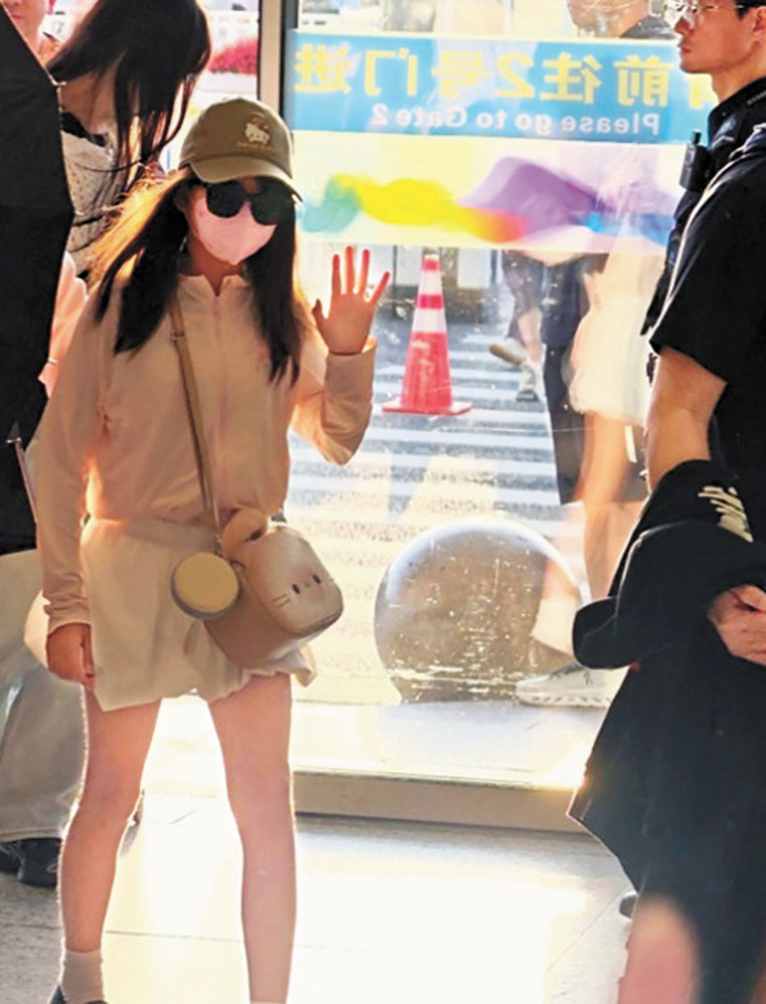 周杰倫大女兒Hathaway現身機場。網上圖片
