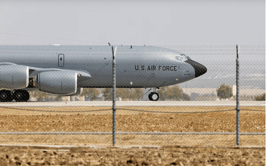 空中加油機遭受嚴重破壞,共有7架KC-135加油機報廢停用。路透社資料圖片