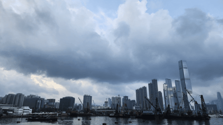 天文台預測今日天氣炎熱 早上局部地區有驟雨
