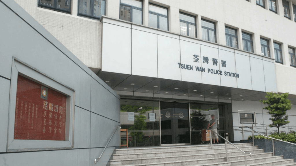 荃錦公路私家車撞欄 六旬司機涉酒後駕駛被捕