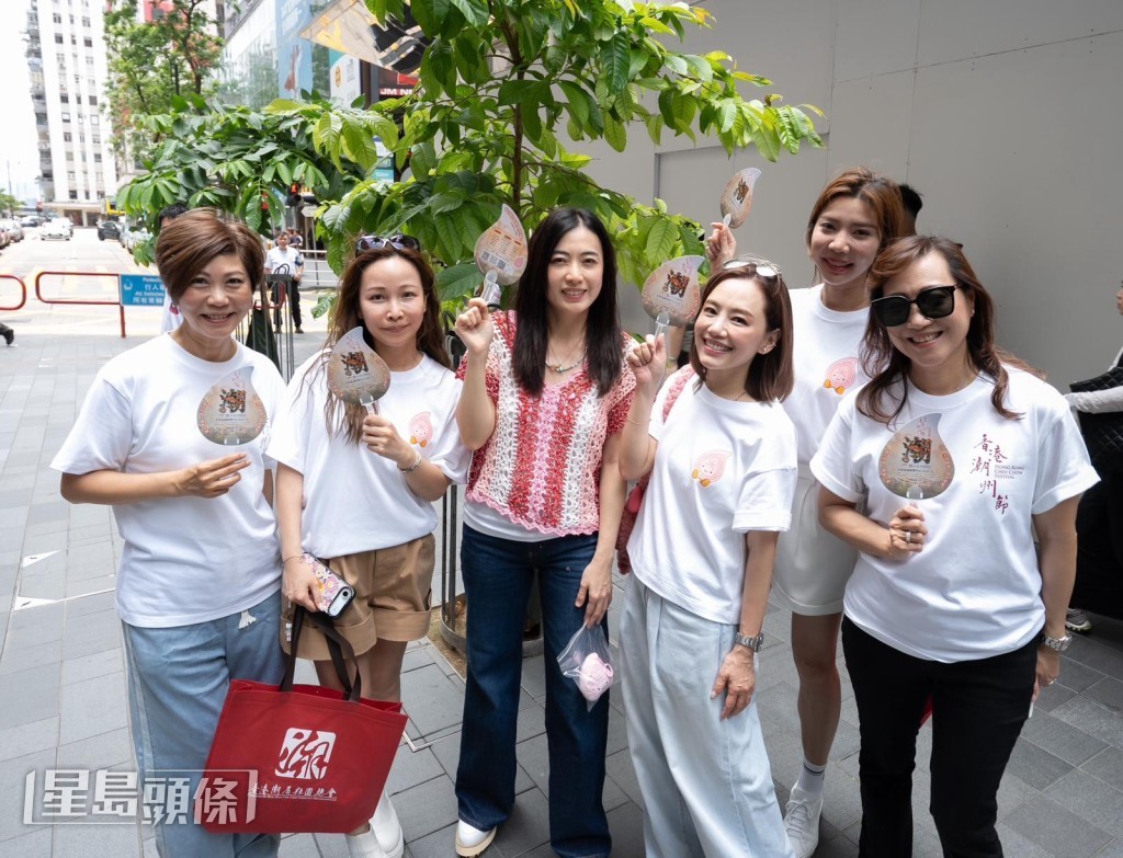 身為潮汕人(「架己冷」)的甘比(陳凱韻),對「香港潮州節」表示大力支持。