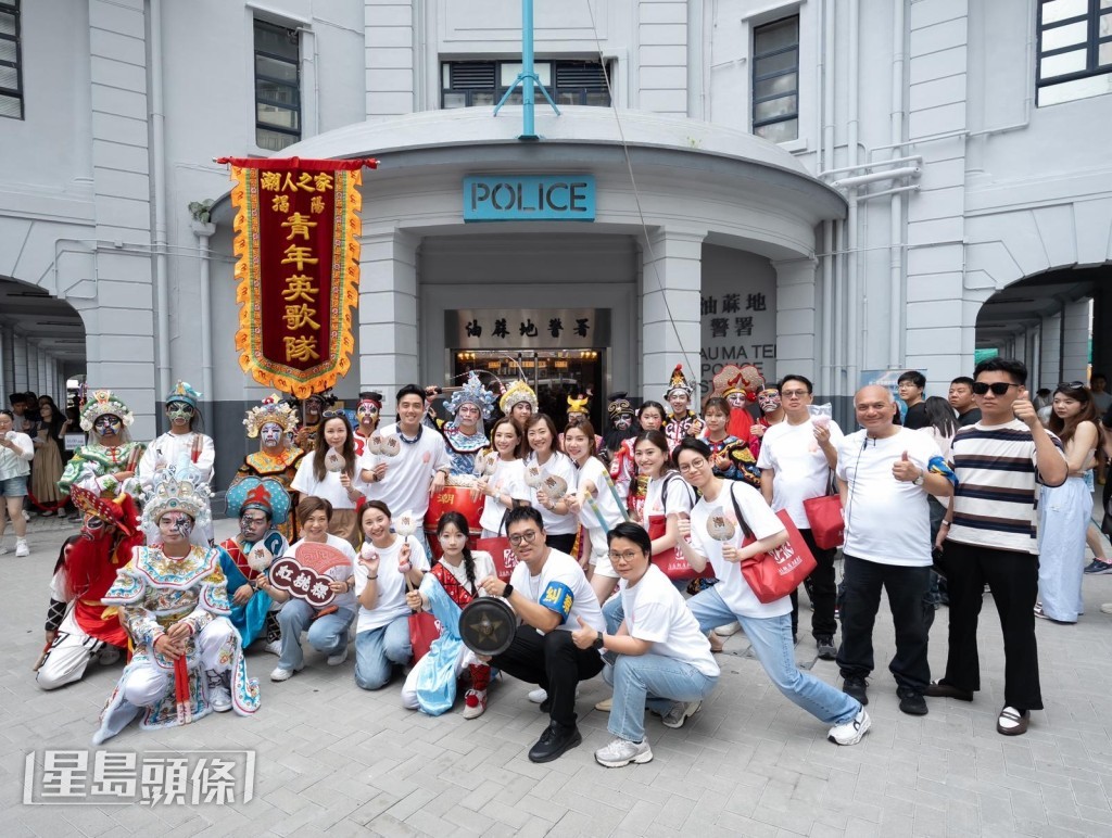 英歌舞快閃巡演隊伍來到香港人氣景點油麻地警署,為「香港潮州節」宣傳。