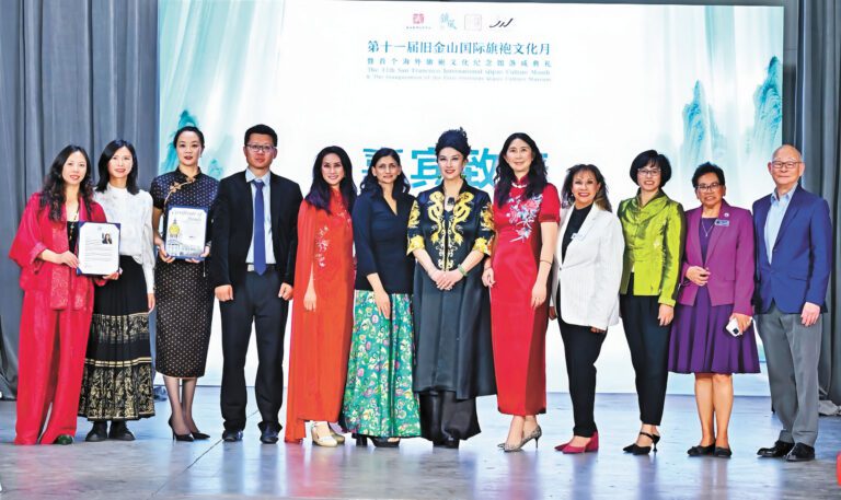 政要來賓登台送上對第十一屆舊金山國際旗袍文化月、海外首個旗袍文化紀念館的美好祝福。