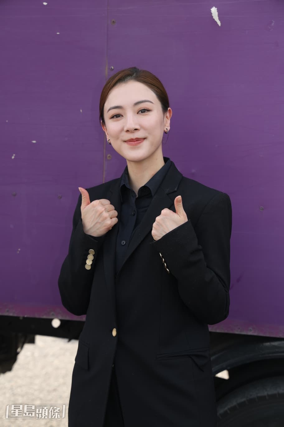 被問及是否事先告知老公曾國祥,王敏奕笑言已有報備。