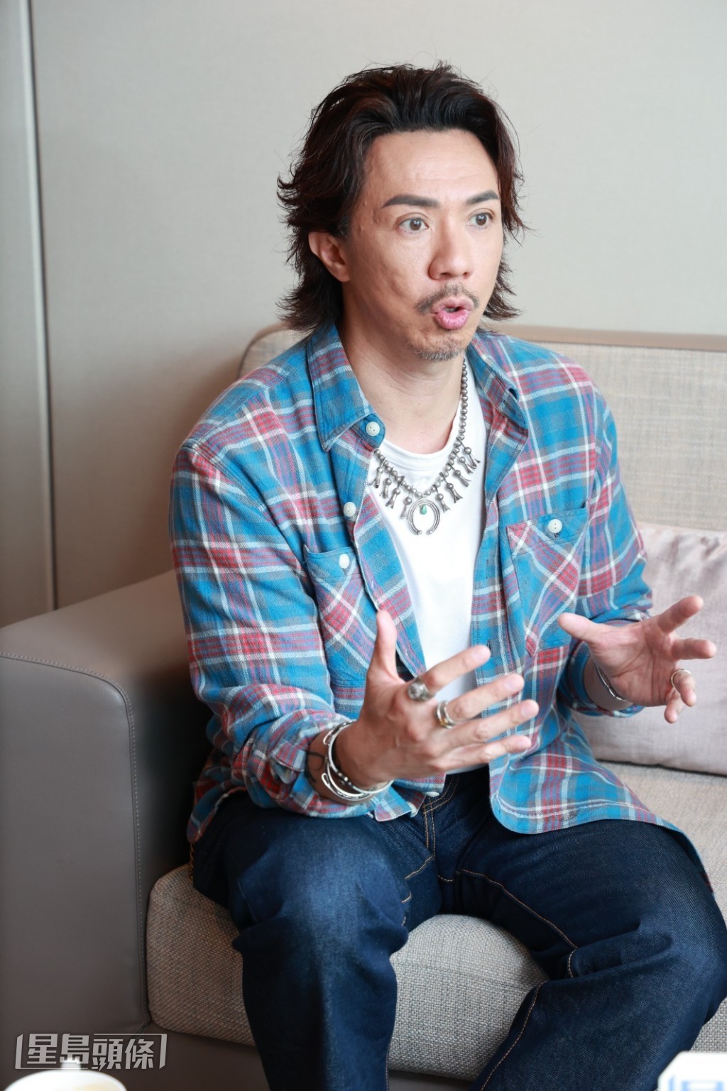 籌備《大龍鳳》時,監製阿聰事無大小都親自處理。