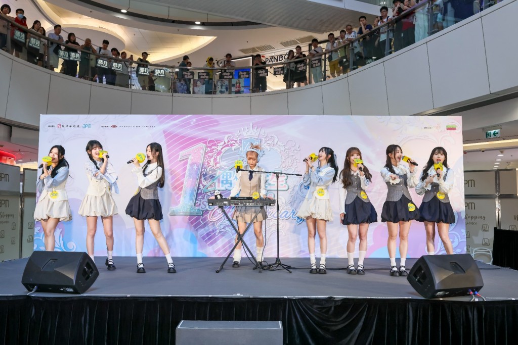 IdG Bubbles與一期生Una同台演出。