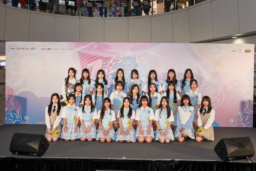 IdG合唱團成員與團長Fiona、Elva合照。