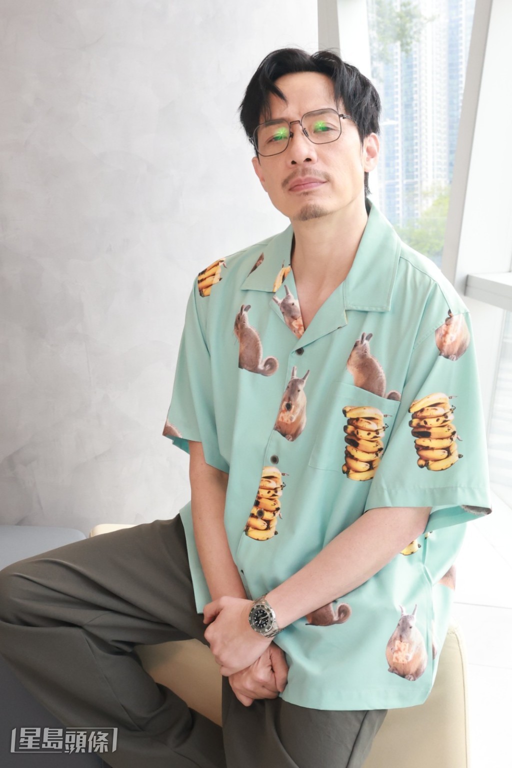 強尼受劇情主題啟發,開始反省日常生活中的種種判斷。