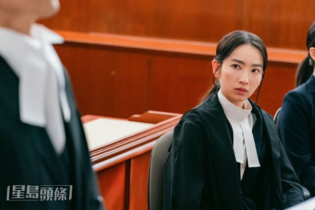 林愷鈴飾演的馮美雪律師,聰明能幹,是一位外表出眾的美女律師。