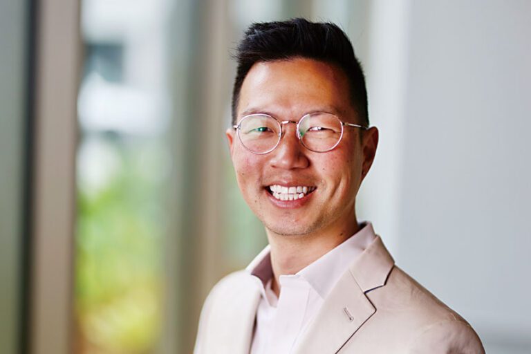 現任教委會主席菲爾金競選連任，致力推動校區財政穩定。菲爾金提供