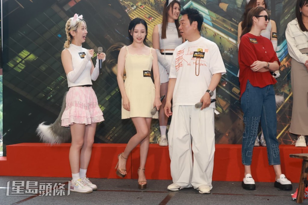 龔嘉欣透露,早前與黎耀祥、倪嘉雯的跳舞短片在社交平台獲百萬點擊。