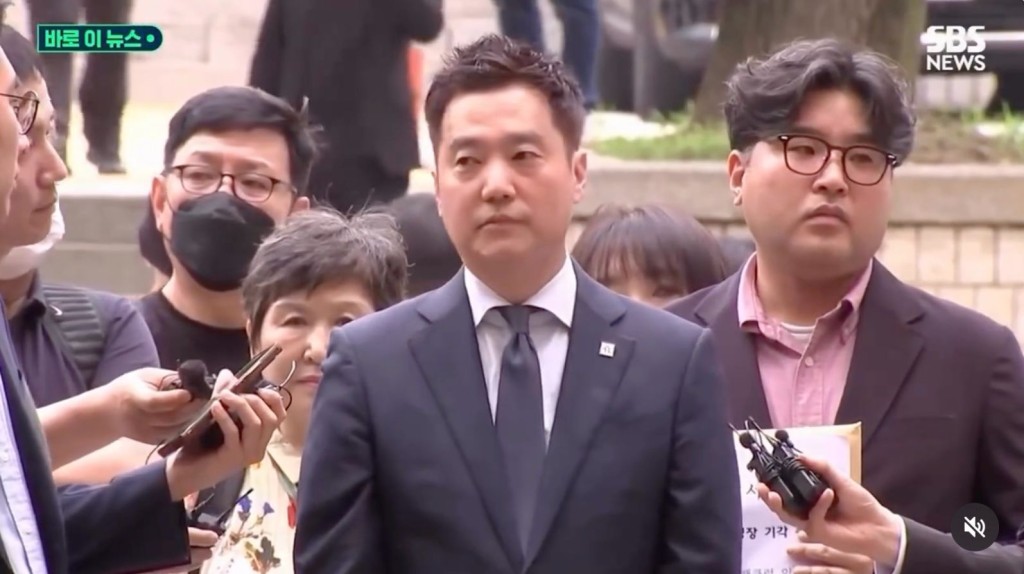 金世義今日到法院接受羈押前審問,過程中他否認了所有指控。