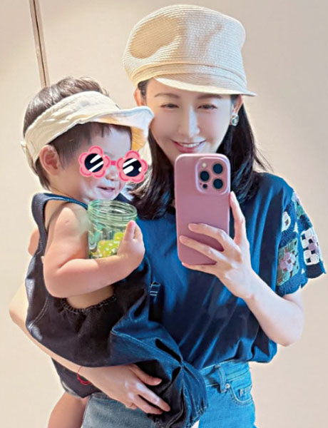 愷樂曬出與大兒子的合照。網上圖片