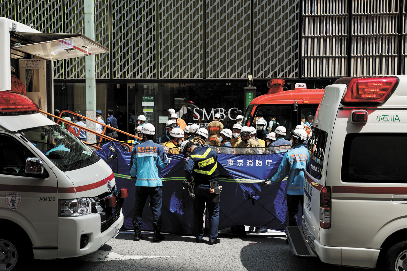 東京銀座GINZA SIX有狂徒噴毒氣，25人出現不適。路透社