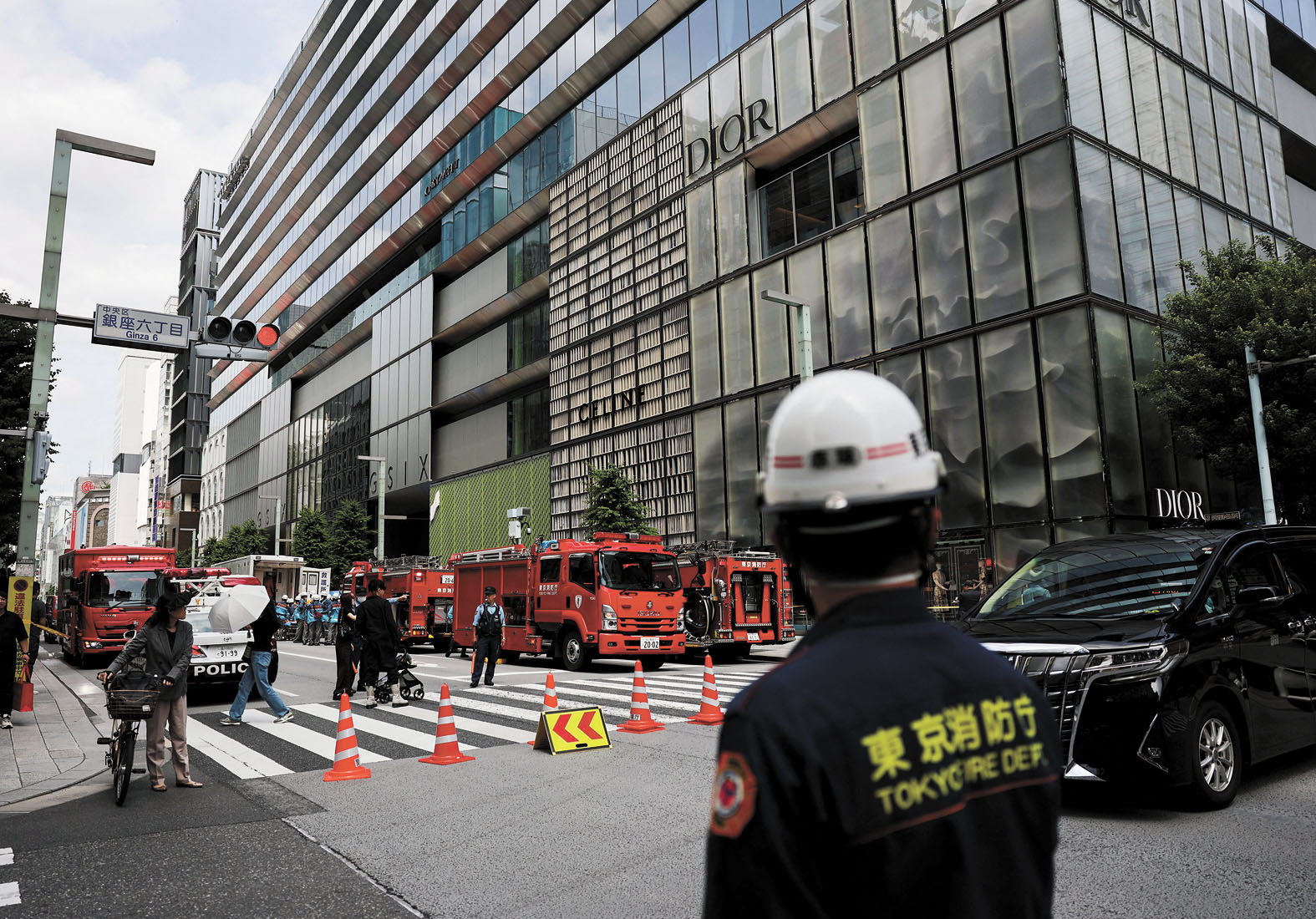 警方在周邊拉起封鎖線調查。路透社
