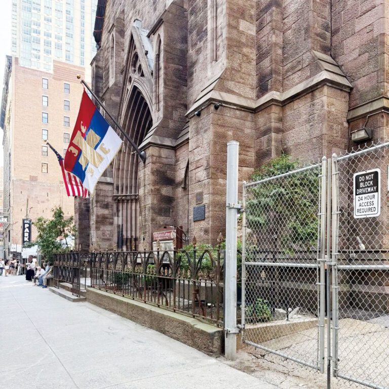 涉事公寓大樓由聖薩瓦塞爾維亞正教會持有。 Serbian Orthodox Cathedral of St. Sava圖片