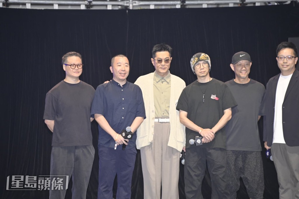 「MIBOCOOL漫畫企劃」《斬魔君鍾馗》主創團隊，包括古天樂（左三）、小說家喬靖夫（右二）、畫師Man僧（左二）、畫師FCP（右二）等。